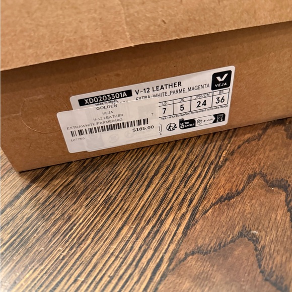 Veja Women's V-12 Sneakers - Picture 5 of 5